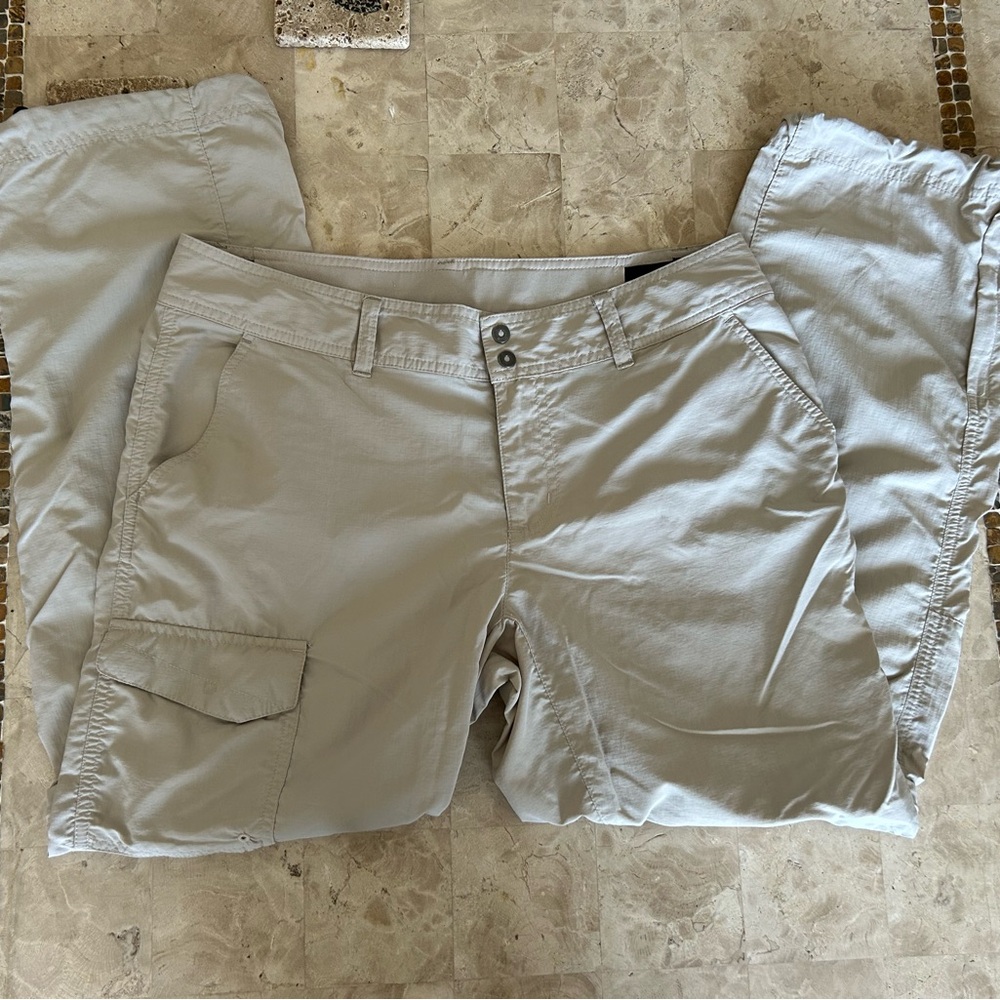 Columbia Omni-Shade Women Convertible Cargo hiking/outdoors‎ Pants Size 10 Short